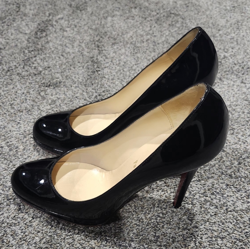 Christian Louboutin black, patent leather heels. Size 38.5. Very good condition. - Picture 5 of 7